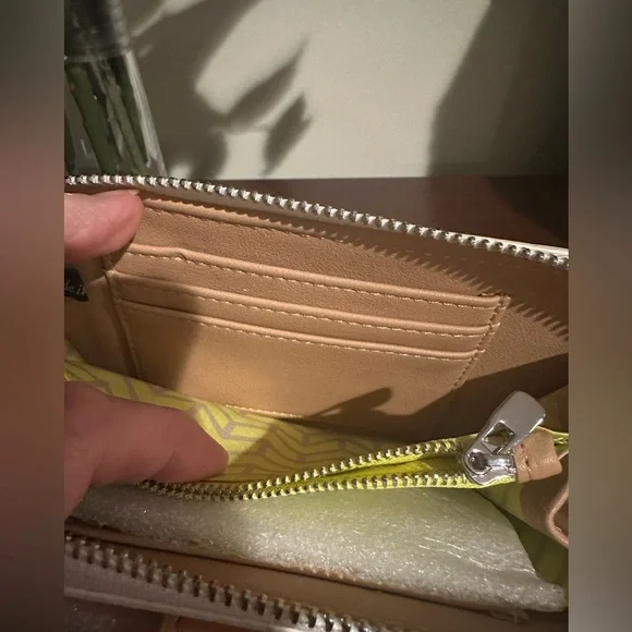 Madison West flamingo wallet/ wristlet with cell phone holder new with tags - Picture 10 of 14